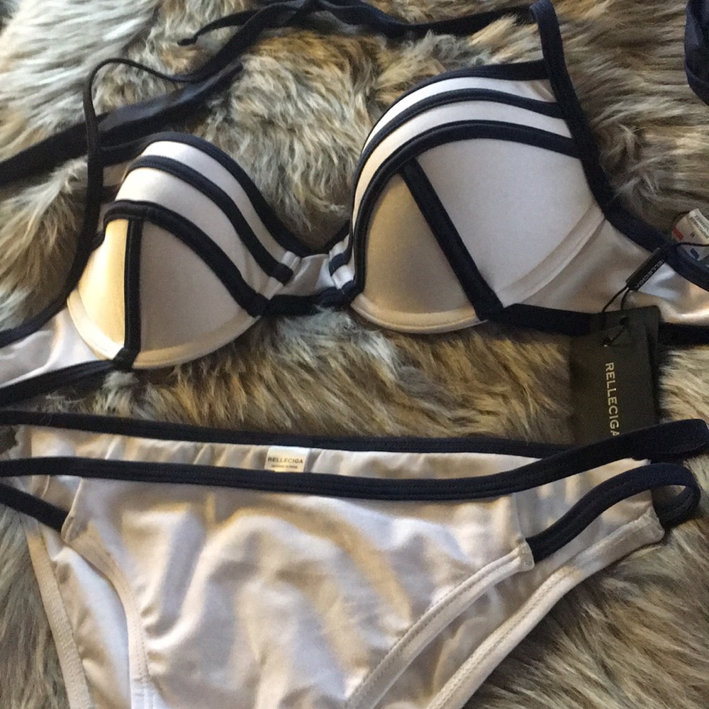 🆕 white w blue lining two piece bikini size M - Picture 3 of 5